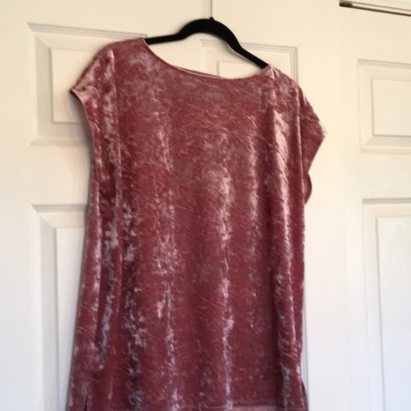 Vince Camuto Tops - Crushed velvet top
